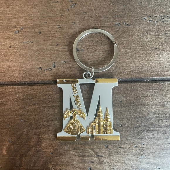 “M” keychain - Picture 1 of 5